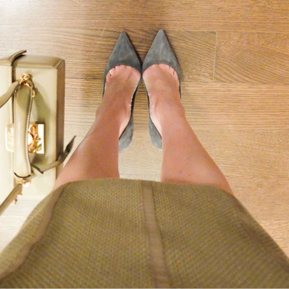 ❤️ Sale ❤️ Manolo Blahnik BB Textile-and-Suede Pump, EUC - Picture 16 of 16